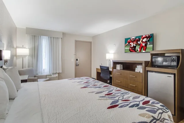 غرفة سوبيريور بسرير كينج، Red Roof Inn St George, SC 2/4