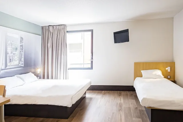 Room, Triple, 1 Double and 1 Single Bed, B&B Hotel Montpellier Vendargues 2/4