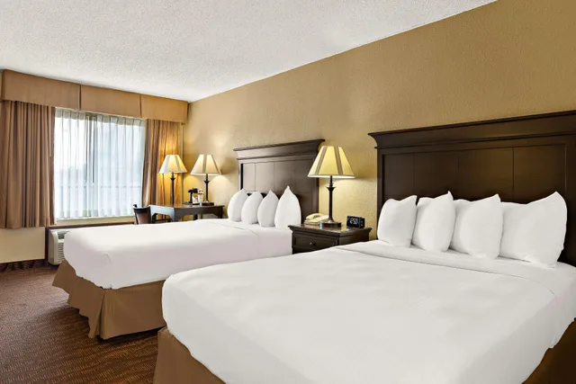 غرفة رباعية بسريرين مزدوجين، Best Western Center Pointe Inn 2/8