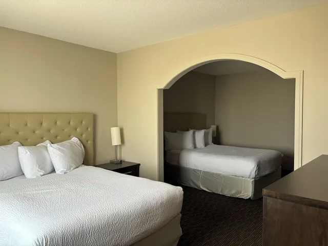 غرفة بسريرين كوين، Ramada by Wyndham Estevan 2/4