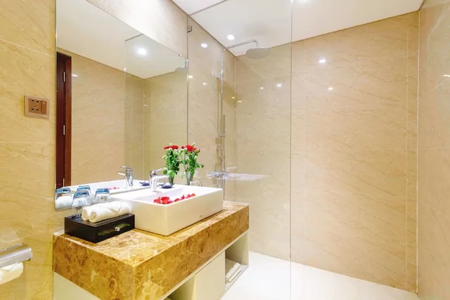 غرفة بريميير ثلاثية بسرير كوين وسرير فردي، Pavilion Hotel Da Nang 7/8