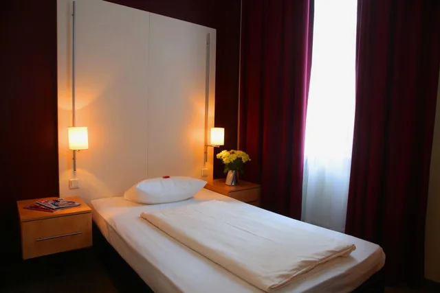 غرفة مفردة، Hotel Columbus 4/12