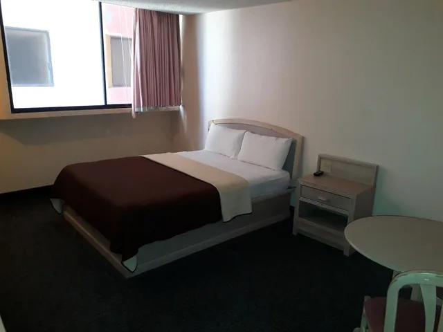 غرفة قياسية بسرير كوين، Corona Plaza Hotel 5/10