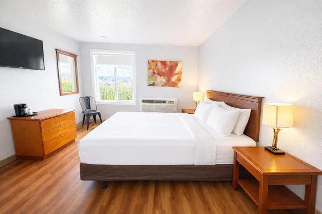 غرفة اقتصادية بسرير كوين، Sunnyside Inn & Suites 1/10