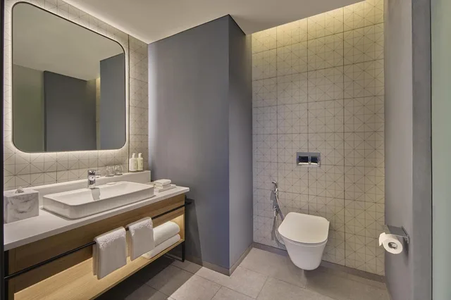 جناح ديلوكس بسرير كينج بغرفة نوم واحدة، Hilton Garden Inn Bengaluru Embassy Tech Village 3/4