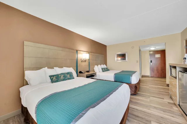 غرفة قياسية بسريرين كوين، Best Western Hampton Coliseum Inn 3/7