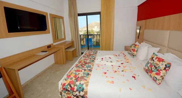غرفة قياسية بسرير كينج، Hotel Oasis and Spa 5/9