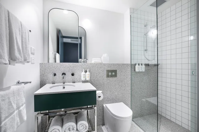 غرفة بريميوم بسريرين مزدوجين في طابق مرتفع، HOLIDAY INN WERRIBEE 6/8