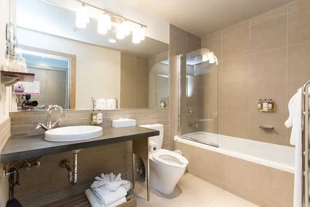 Coastal, King Bed، Sidney Pier Hotel & Spa 4/4
