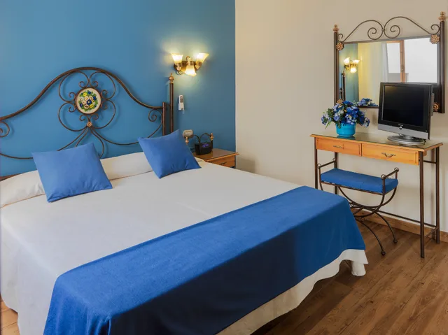 1 Bedroom, Apartment, Regency Torviscas Apartments And Suites 1/2