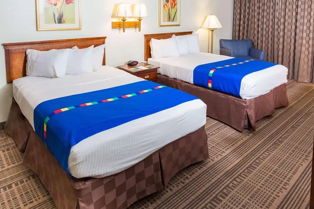 غرفة بسريرين مزدوجين لذوي الإعاقة، Park Inn by Radisson Sharon, PA 1/2