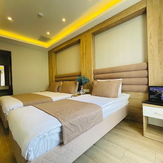 غرفة قياسية ثلاثية، Zem Hotel 2/7