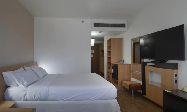 Superior, Double Bed, Street View، Novotel Porto Alegre Tres Figueiras 1/4