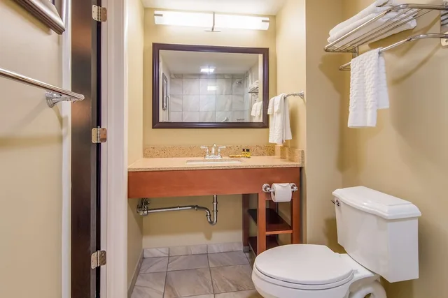 غرفة قياسية بسرير كوين، Best Western Plus Traverse City 8/10