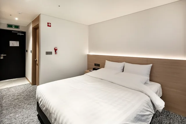 غرفة قياسية بسرير كوين، Icheon J Hotel 3/5
