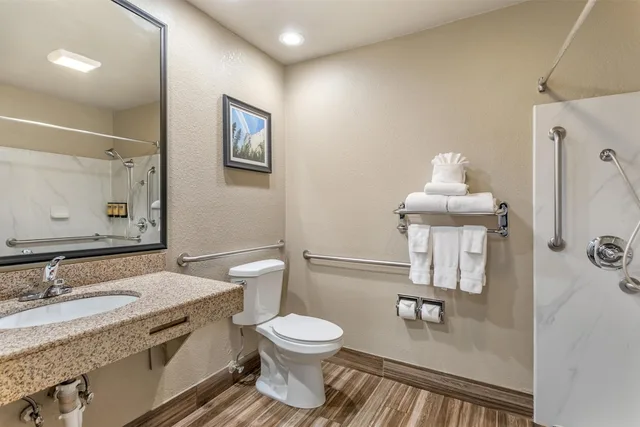 غرفة قياسية بسرير كينج بإطلالة، Best Western Plus Sonora Oaks Hotel & Conference Center 5/8