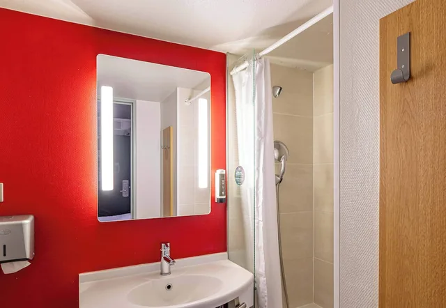 غرفة بسريرين منفصلين، B&B Hotel Perigueux Boulazac 3/3