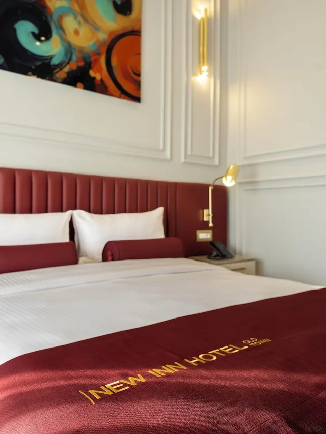 غرفة ديلوكس بسرير كوين مع أريكة، NEW INN HOTEL Old Town 3/8