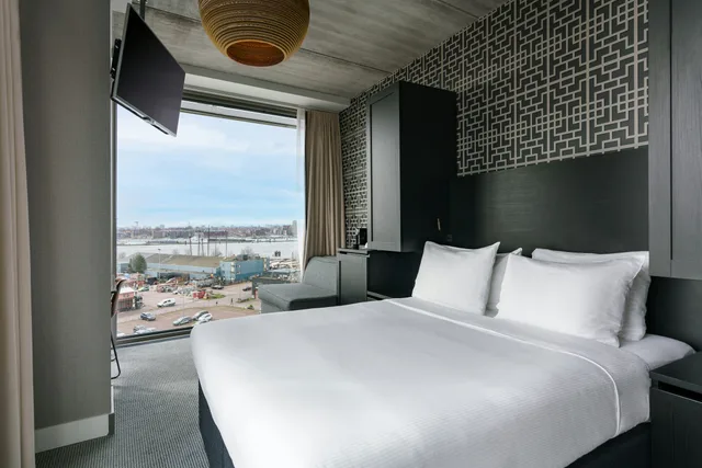 Superior, Queen Bed, Water View، Doubletree By Hilton Hotel Amsterdam - Ndsm Wharf 1/4