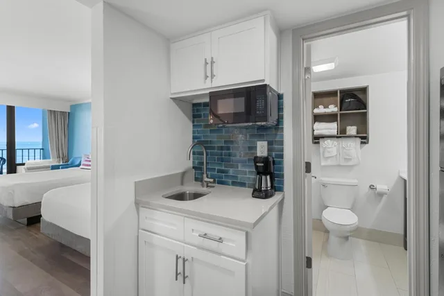 Schooner, Deluxe, Cabana, Ocean Front، Compass Cove Resort 5/6