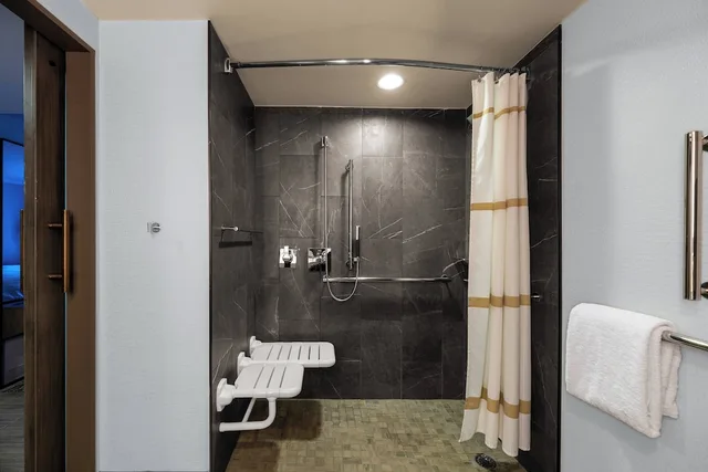 غرفة بسرير كينج، The Courtyard by Marriott Chicago at Medical District/UIC 4/4