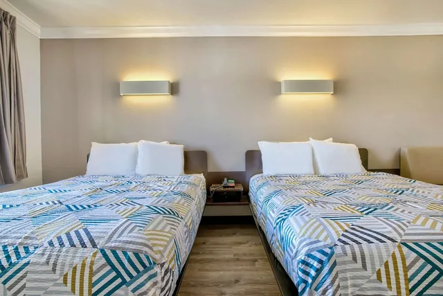 غرفة بسريرين كوين، Motel6 Menifee, CA 3/4