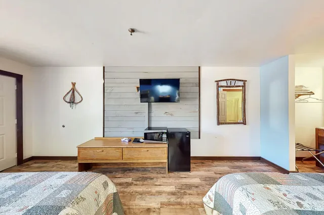 Lodge, 2 Queen Beds، White Wing Lodge 2/10