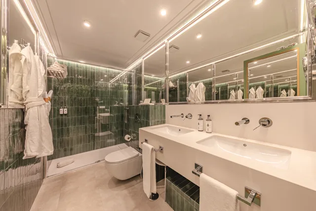 غرفة سوبيريور بإطلالة على المدينة بشرفة مفردة بسرير مزدوج، Ribera de Triana Hotel 10/10