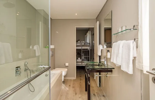شقة بسرير كوين وسريرين منفصلين بغرفتي نوم، Infinity Self-Catering Apartments 3/3