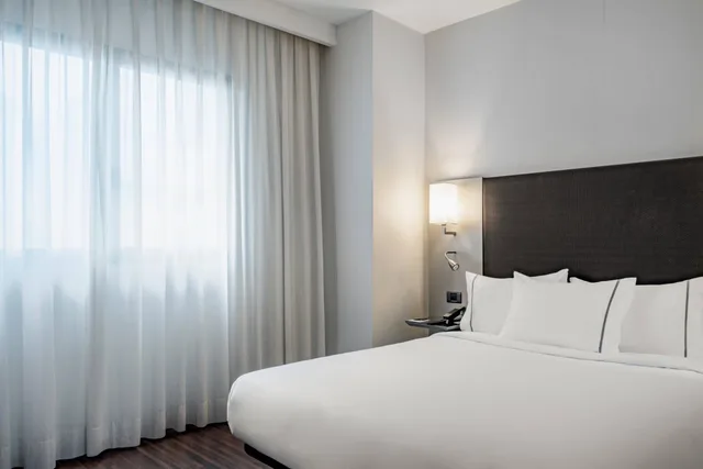 غرفة قياسية بسرير كوين، AC Hotel Algeciras by Marriott 1/5