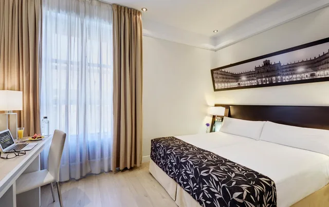 Room, King Bed, Square View, Balcony، Hotel Sercotel Las Torres Salamanca 2/7