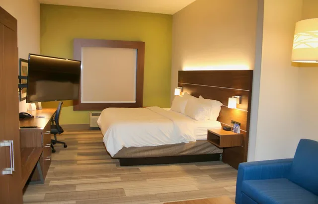 غرفة تنفيذية بسرير كينج لذوي الإعاقة، Holiday Inn Express Hotel And Suites Douglas 5/9