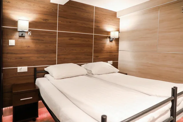 سكن مشترك مختلط بثمانية أسرّة، Hotel Mevlana 2/3