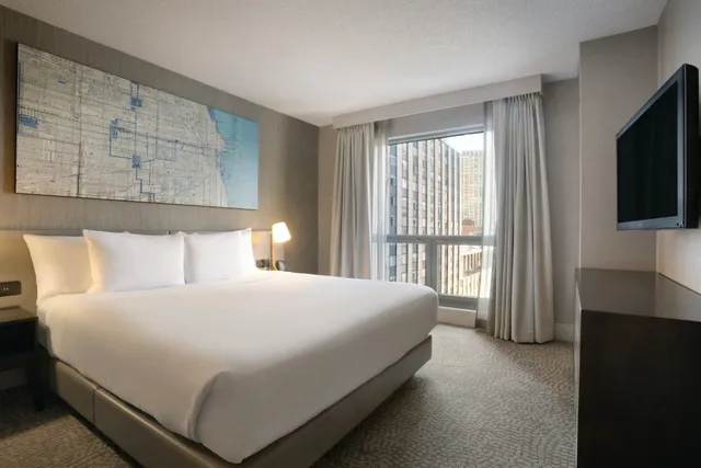 1 Bedroom, Suite, King Bed, Accessible, Hilton Chicago Magnificent Mile Suites 1/3