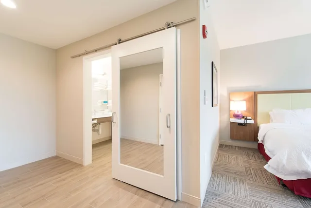 استوديو بسرير كينج مع أريكة لذوي الإعاقة، Hampton Inn & Suites Fayetteville 6/10