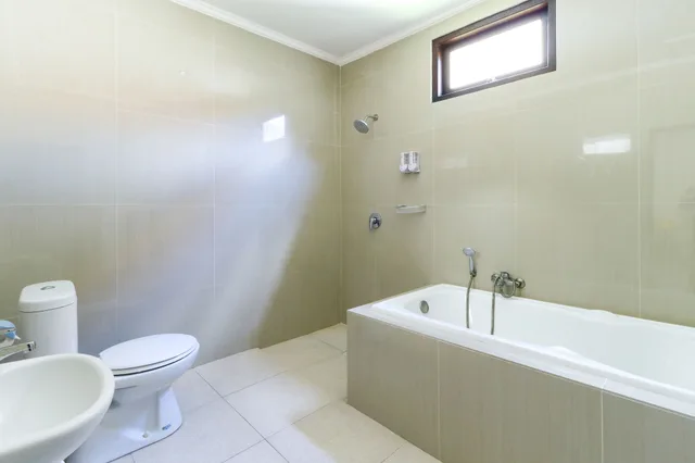 بنغل ديلوكس بسرير مزدوج، Taman Damai Bungalow by ZUZU 5/6