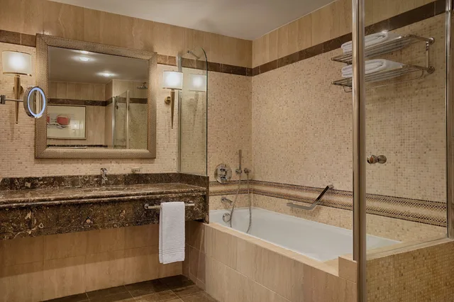 غرفة تنفيذية بسرير كينج، Sheraton Club Des Pins Resort 3/3