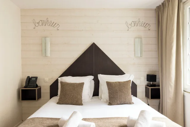 City, Queen Bed، Hotel Du Dauphin Les Loges 4/5