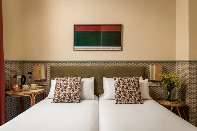 غرفة أساسية ثلاثية بسرير كوين وسرير فردي، Hotel Abril 3/4