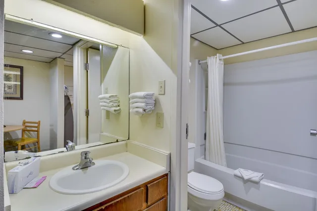 Room, 2 Queen Beds, South Wing، Padre South Hotel On The Beach 4/4
