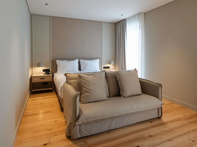 غرفة سوبيريور عائلية بسرير كينج مع أريكة، Mercure Ponta Delgada Azores 3/7