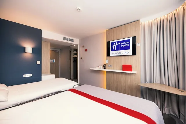 Standard, Double Bed, Sofa, HOLIDAY INN EXPRESS PARIS - CDG AIRPORT 2/8