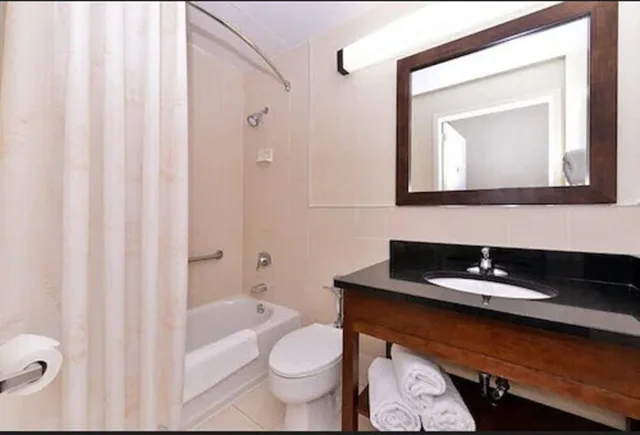 غرفة قياسية بسرير كينج، Comfort Inn Syosset-Long Island 1/1