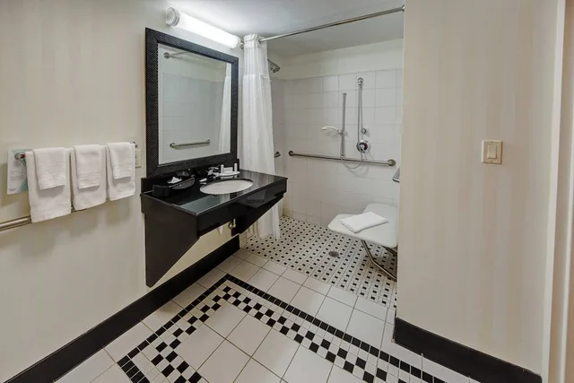 غرفة بسريرين كوين لذوي الإعاقة، Fairfield Inn Suites By Marriott Naples 3/3