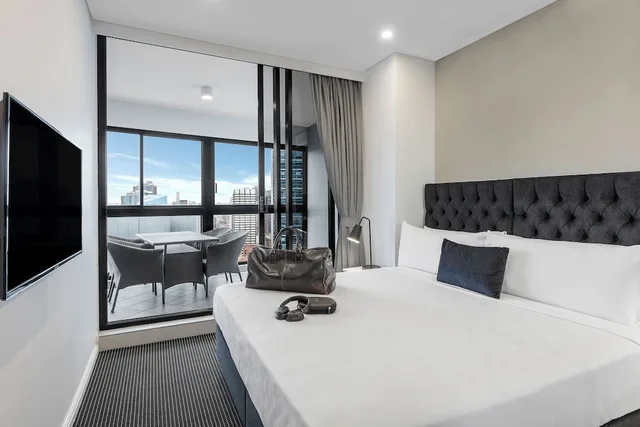 2 Bedrooms, Darling, Suite, 2 King Beds، Meriton Serviced Apartments Kent Street 1/2