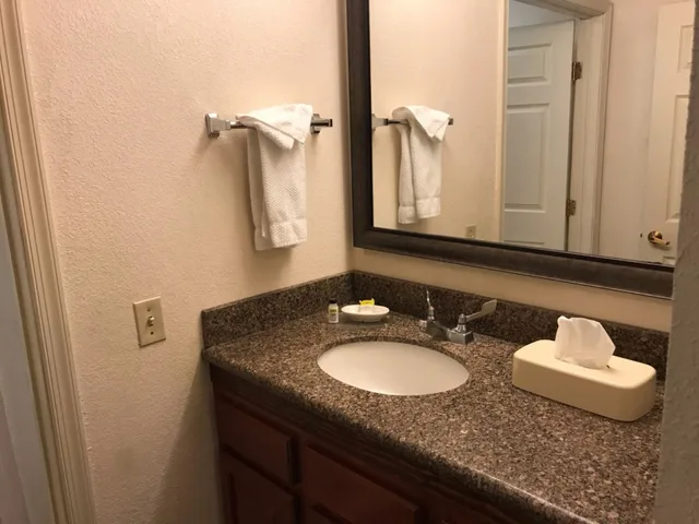 جناح بسرير كوين وسريرين مزدوجين، Staybridge Allentown Bethlehem Airport Suites 8/10