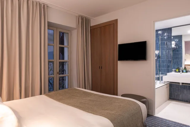 غرفة كلاسيكية بسرير كوين، Le Grand Balcon Hotel 3/9