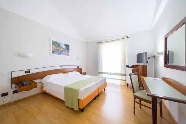 Room, Double or Twin Bed, Pool Access، Sardegna Termale Hotel Spa 1/10