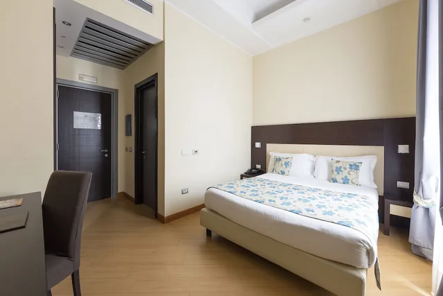 Classic, Queen Bed, Hotel Naples 1/4