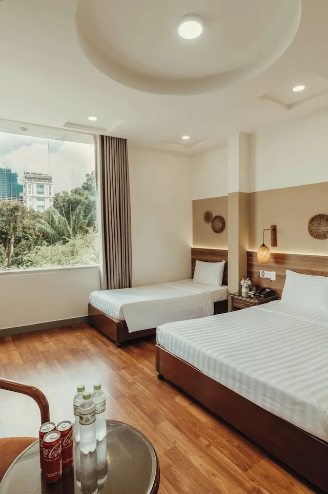 غرفة ديلوكس ثلاثية بسرير كوين وسرير فردي، Lantern Hotel 4/8